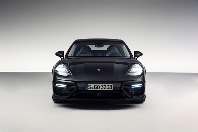 Porsche Panamera Turbo photo 2