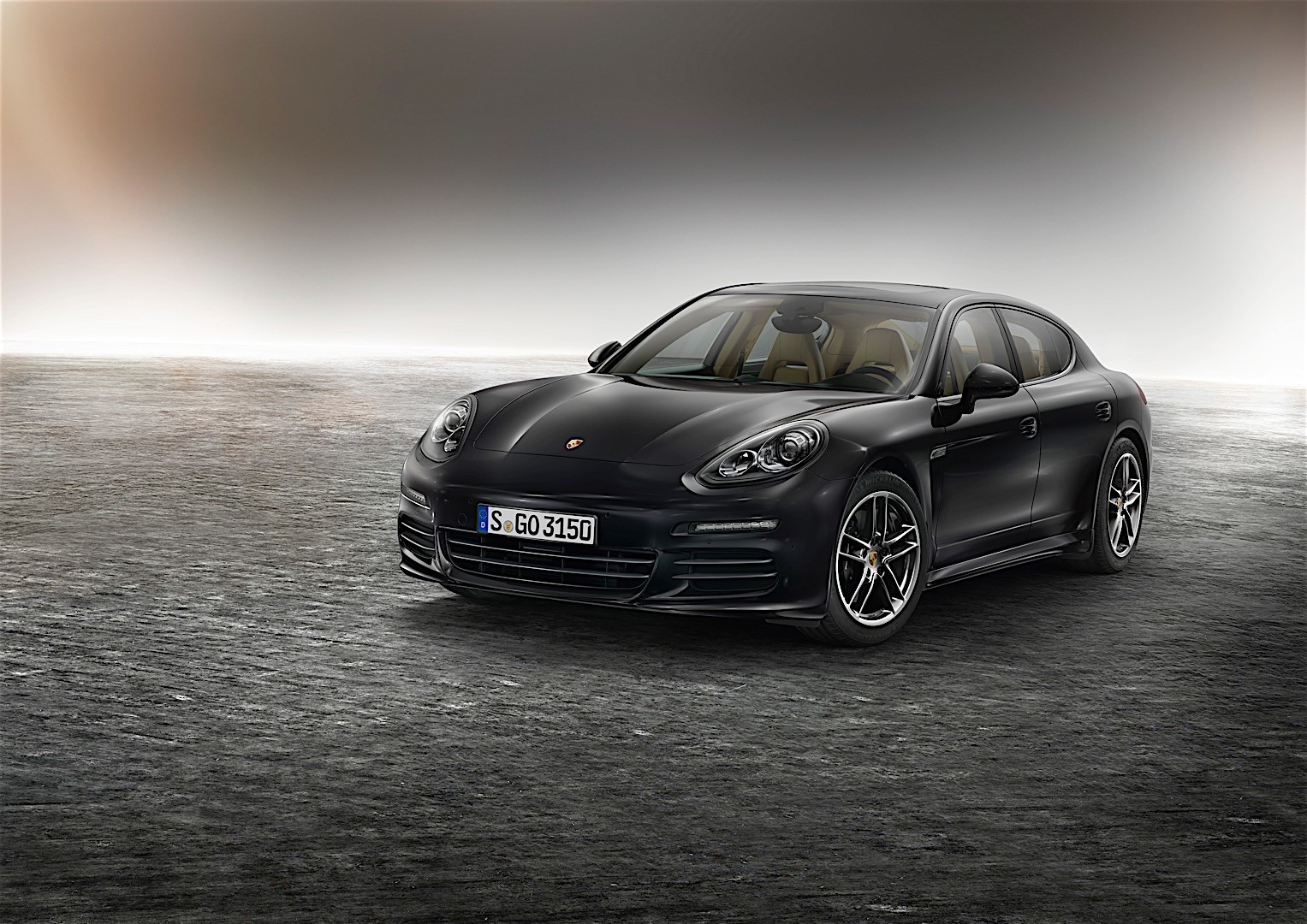 Porsche Panamera photo 2