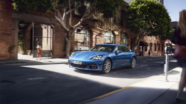 Porsche Panamera photo 5