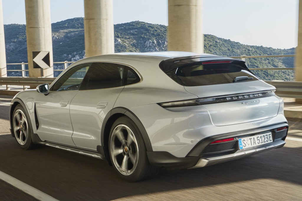 Porsche Taycan Cross Turismo photo 4