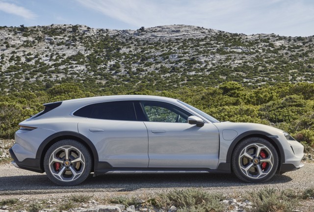 Porsche Taycan Cross Turismo photo 6