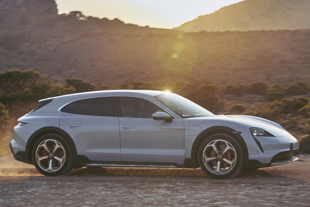 Porsche Taycan Cross Turismo photo 7