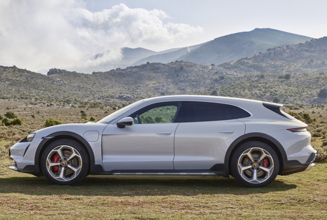 Porsche Taycan Cross Turismo photo 9
