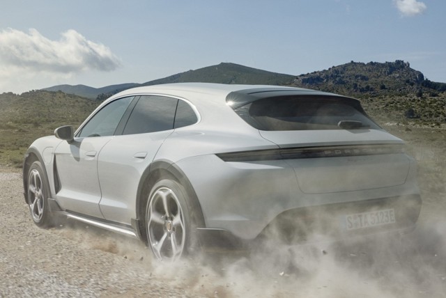 Porsche Taycan Cross Turismo photo 11