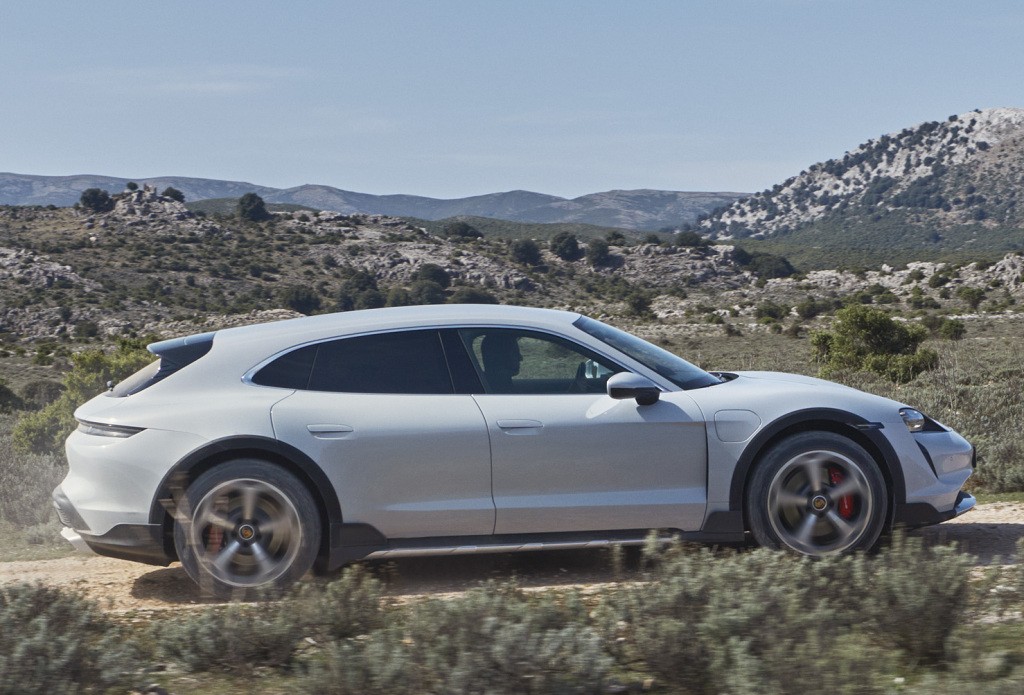 Porsche Taycan Cross Turismo photo 13