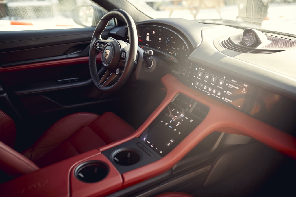 Porsche Taycan Cross Turismo photo 32