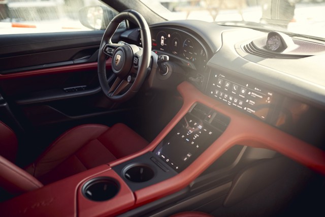 Porsche Taycan Cross Turismo photo 32