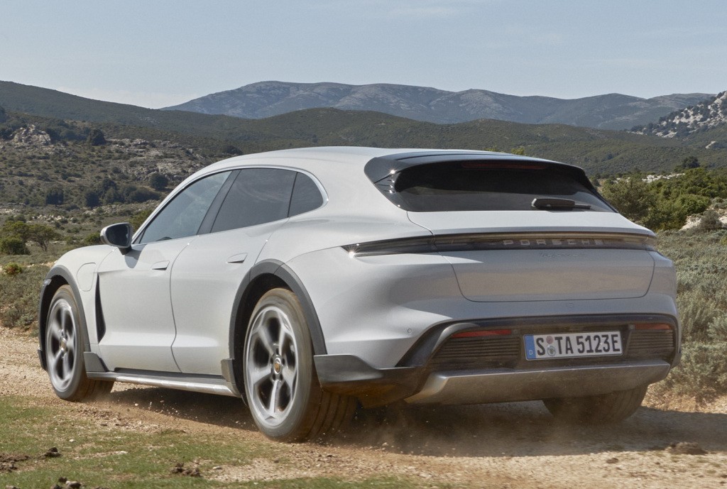 Porsche Taycan Cross Turismo photo 15
