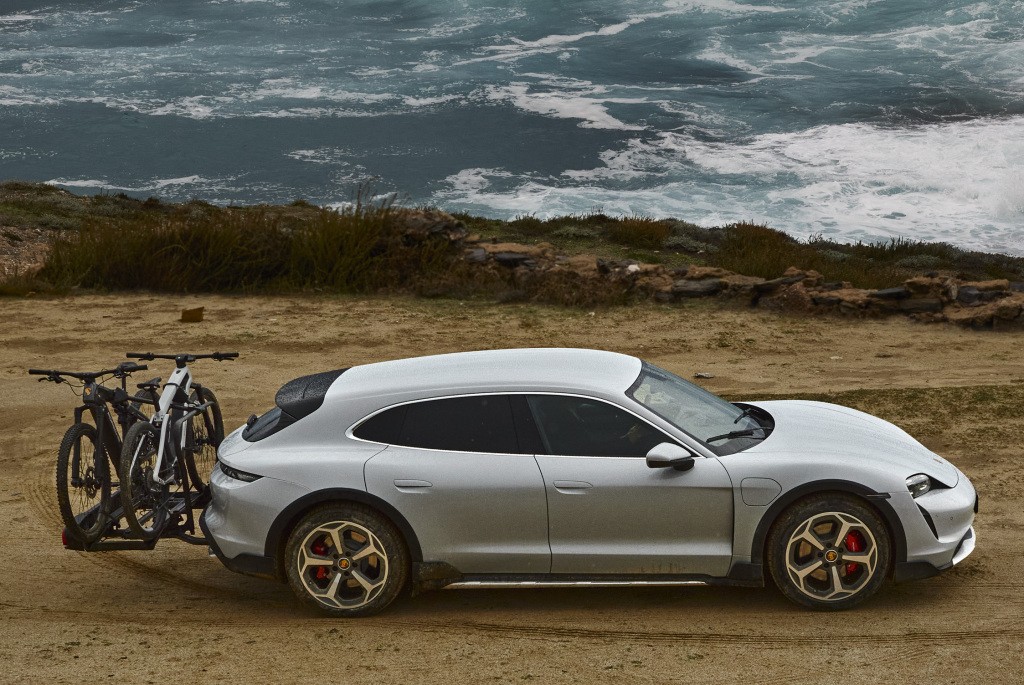 Porsche Taycan Cross Turismo photo 16