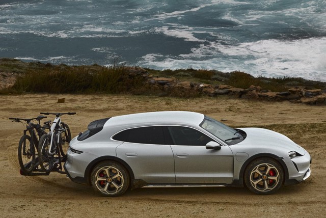 Porsche Taycan Cross Turismo photo 16
