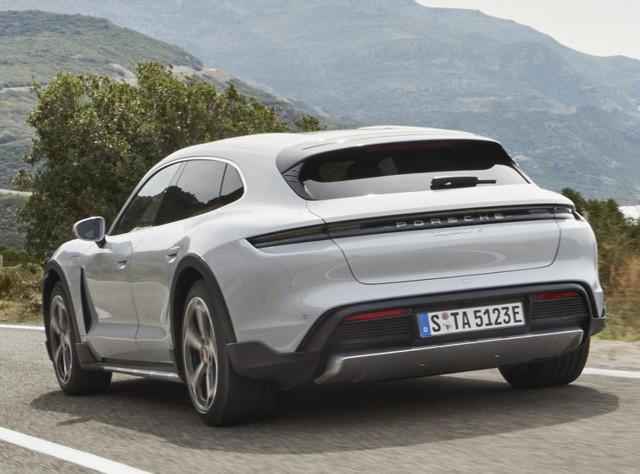 Porsche Taycan Cross Turismo photo 17