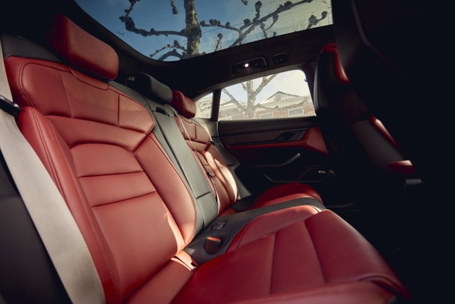 Porsche Taycan Cross Turismo photo 34