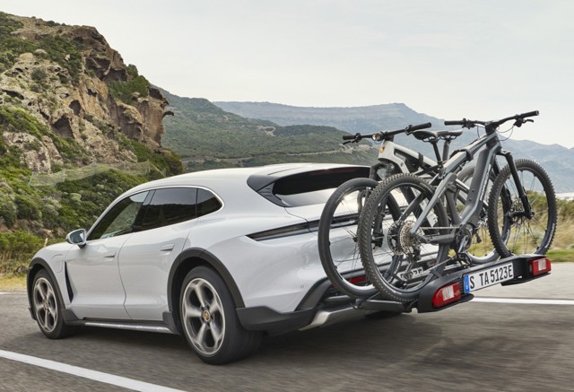 Porsche Taycan Cross Turismo photo 1