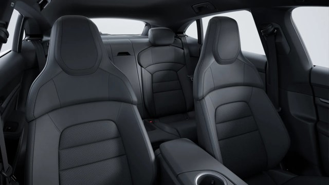 Porsche Taycan Cross Turismo photo 2