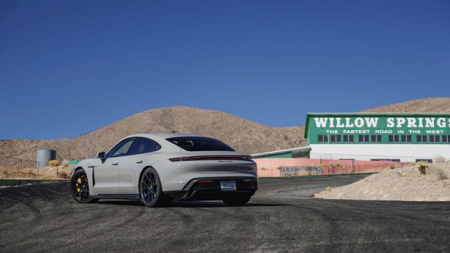 Porsche Taycan Gts photo 10