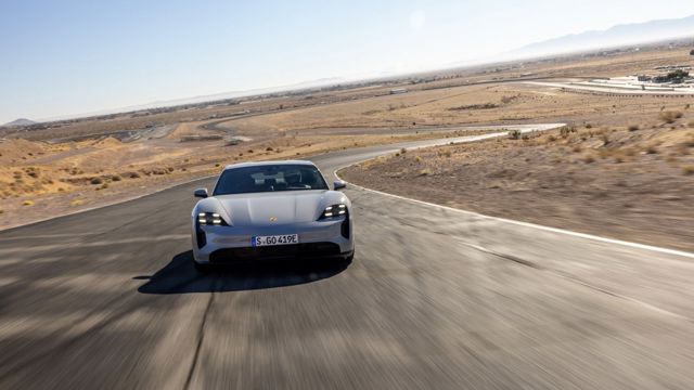 Porsche Taycan Gts photo 14