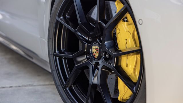 Porsche Taycan Gts photo 22