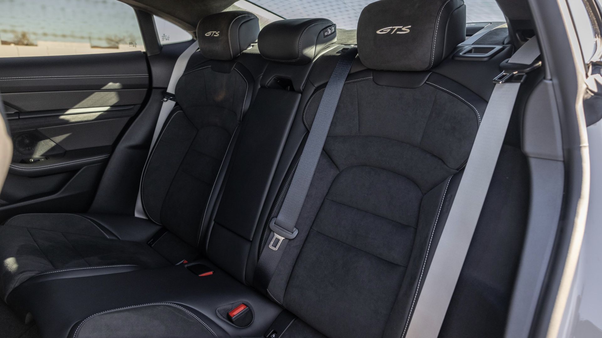 Porsche Taycan Gts photo 28