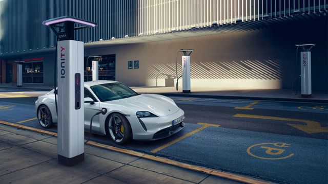 Porsche Taycan Turbo photo 9
