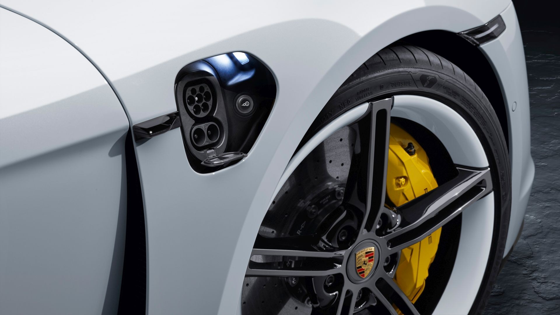 Porsche Taycan Turbo photo 12