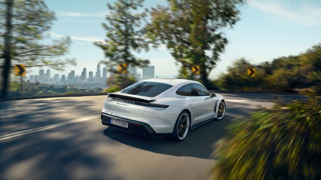 Porsche Taycan Turbo photo 15