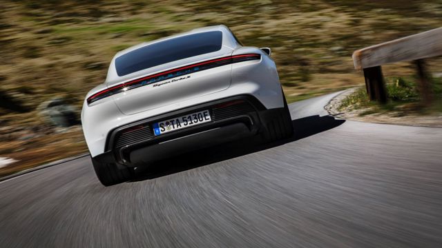 Porsche Taycan Turbo photo 19