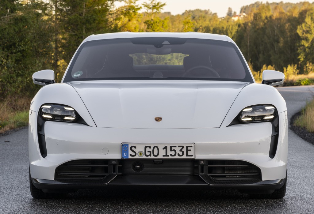 Porsche Taycan Turbo photo 23