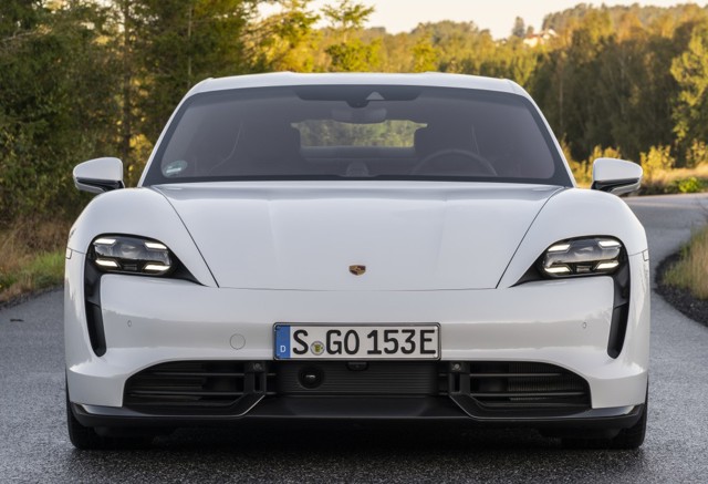 Porsche Taycan Turbo photo 23
