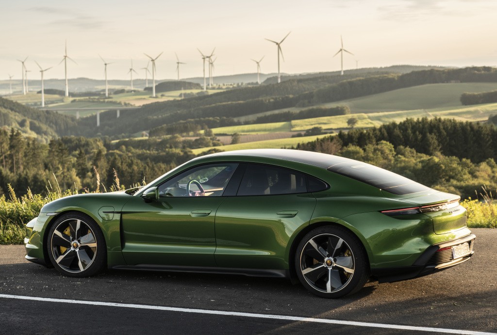 Porsche Taycan Turbo photo 24