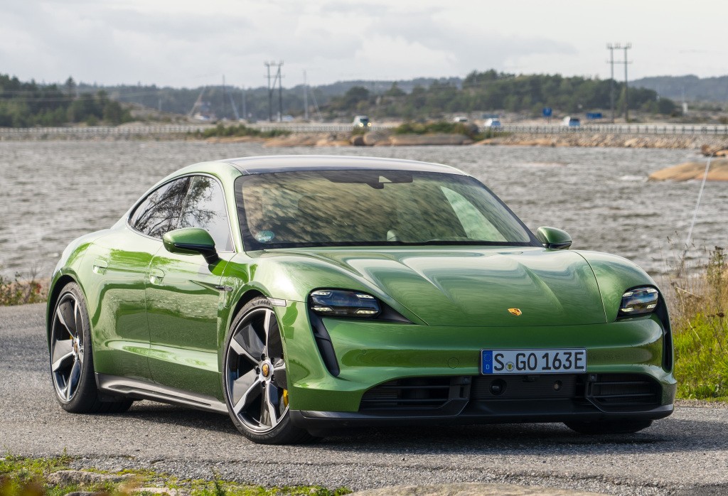 Porsche Taycan Turbo photo 26