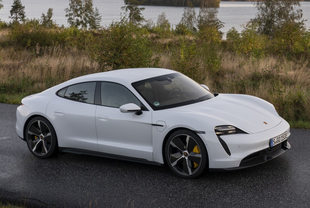 Porsche Taycan Turbo photo 28