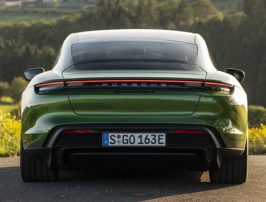 Porsche Taycan Turbo photo 31