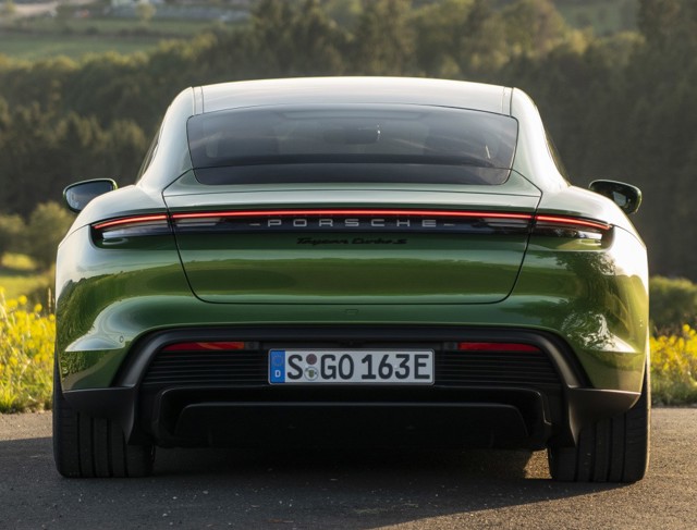 Porsche Taycan Turbo photo 31