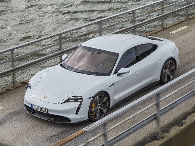 Porsche Taycan Turbo photo 32