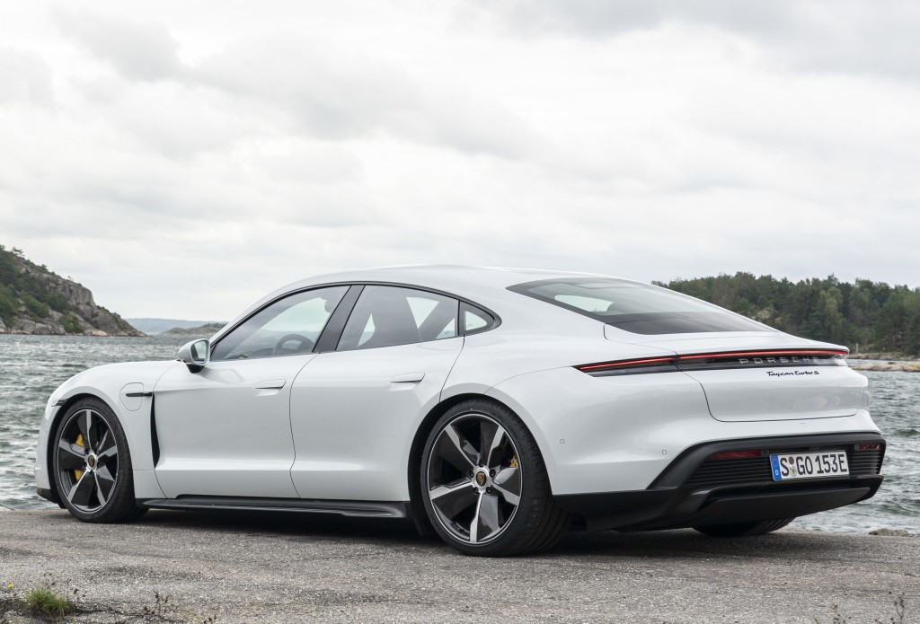 Porsche Taycan Turbo photo 33