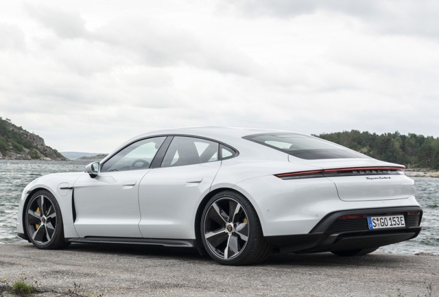 Porsche Taycan Turbo photo 33
