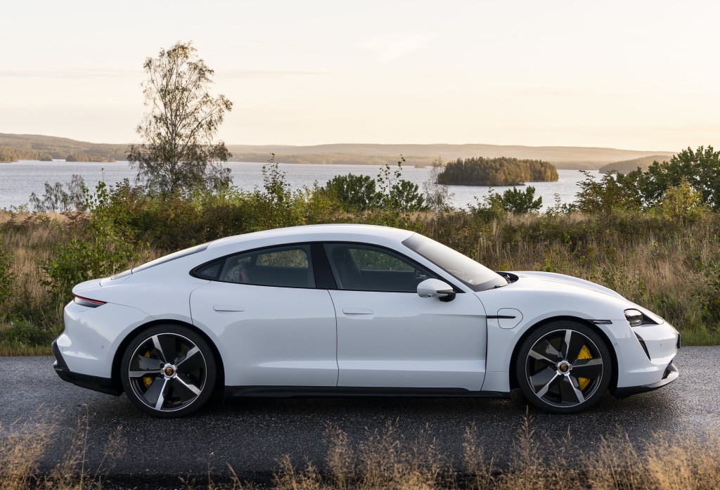 Porsche Taycan Turbo photo 34
