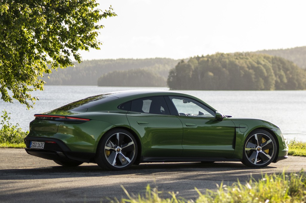 Porsche Taycan Turbo photo 35