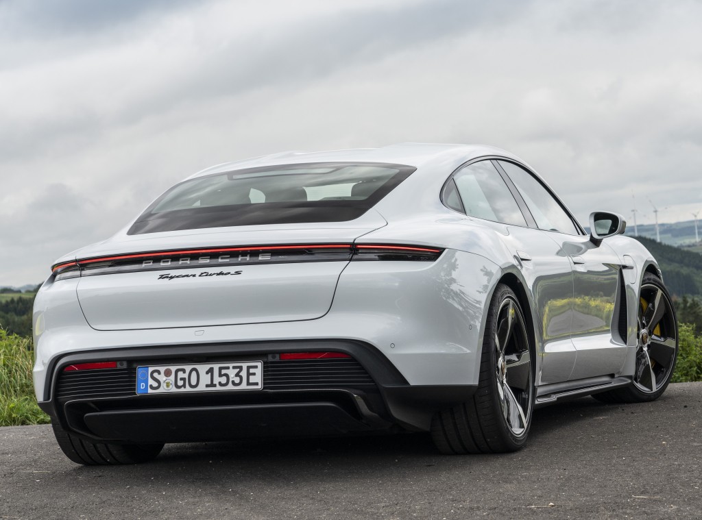 Porsche Taycan Turbo photo 39