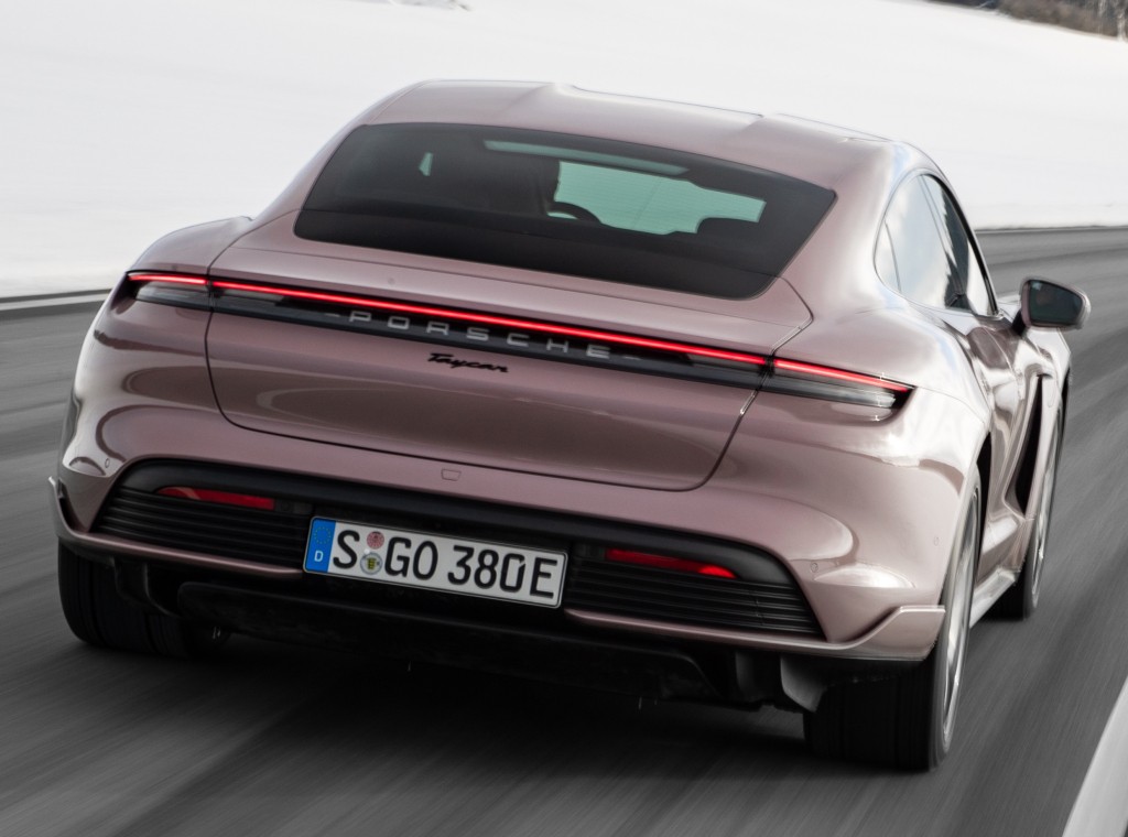 Porsche Taycan photo 6