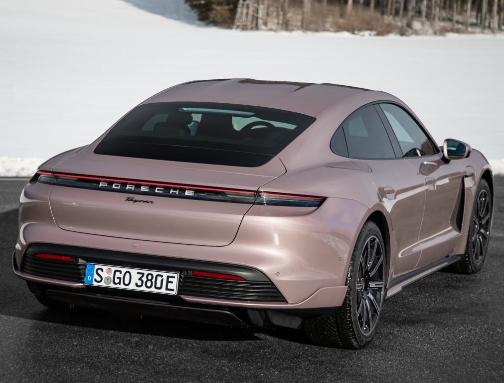 Porsche Taycan photo 8