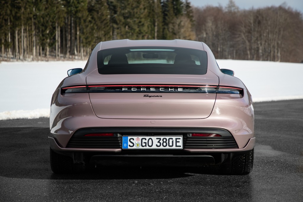 Porsche Taycan photo 11