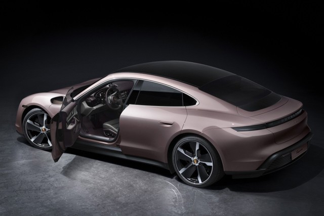Porsche Taycan photo 12