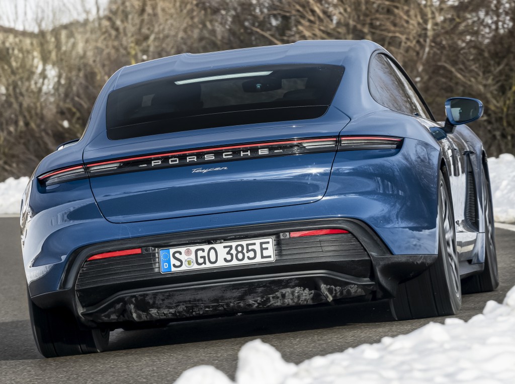 Porsche Taycan photo 13