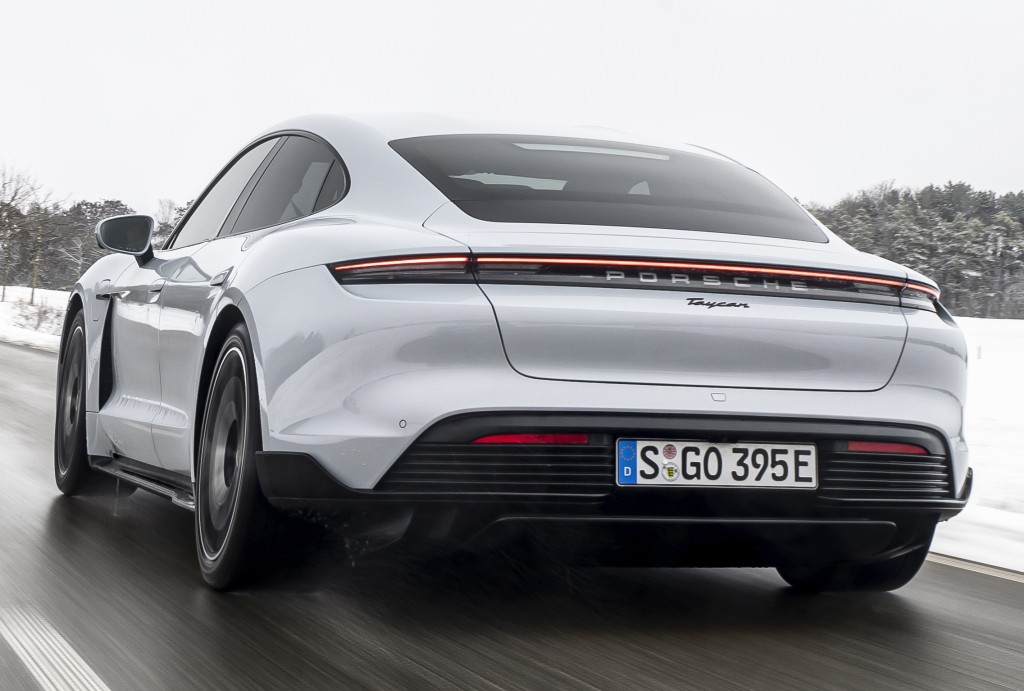 Porsche Taycan photo 14