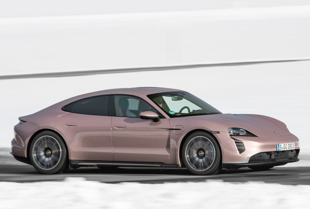 Porsche Taycan photo 15