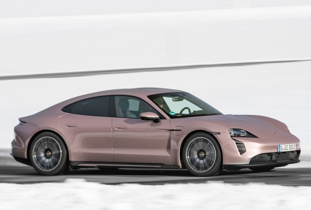 Porsche Taycan photo 15