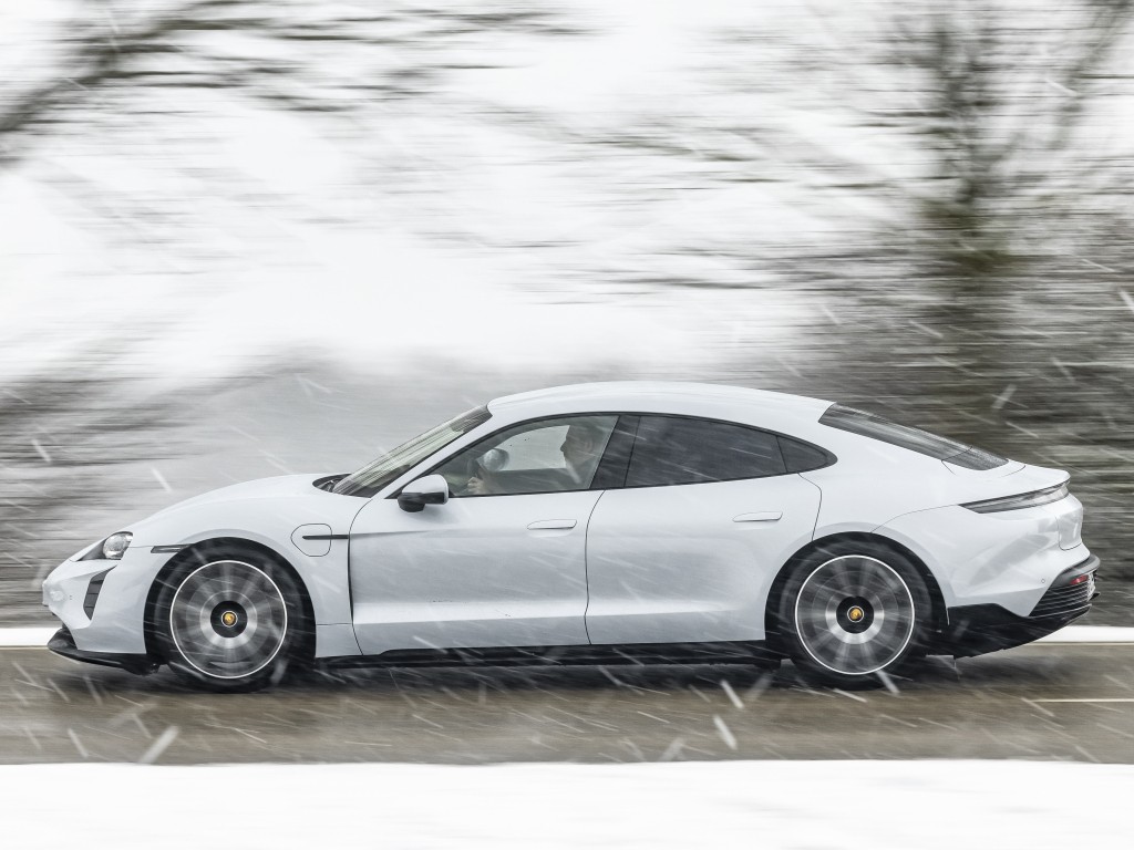 Porsche Taycan photo 16