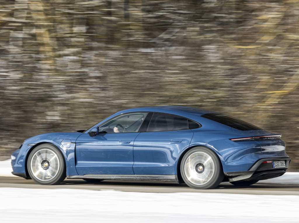 Porsche Taycan photo 17