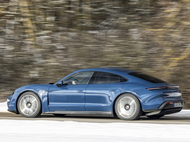 Porsche Taycan photo 17